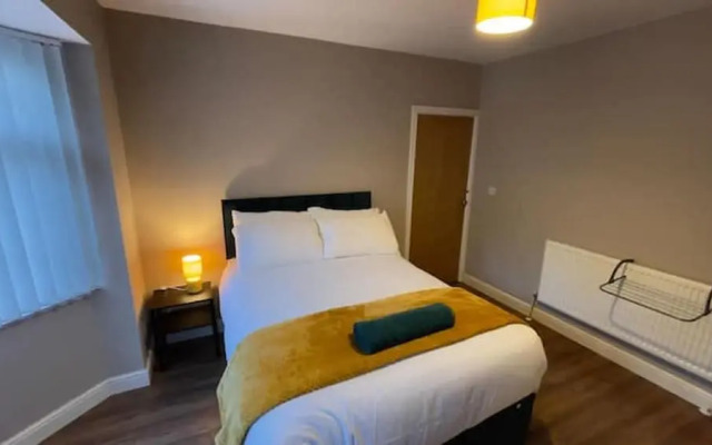 Cosy 3-bed House in Birmingham With Free Parking