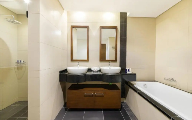 Spectacular Duplex Apt w Canal Views