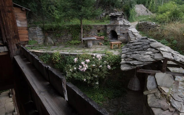 Q.pova house