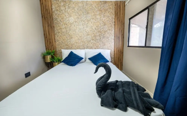 6br penthouse 1 block lleras park