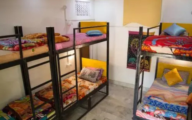12 Monks Backpackers Community