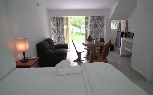 Xulha Hotel Bacalar Lakefront