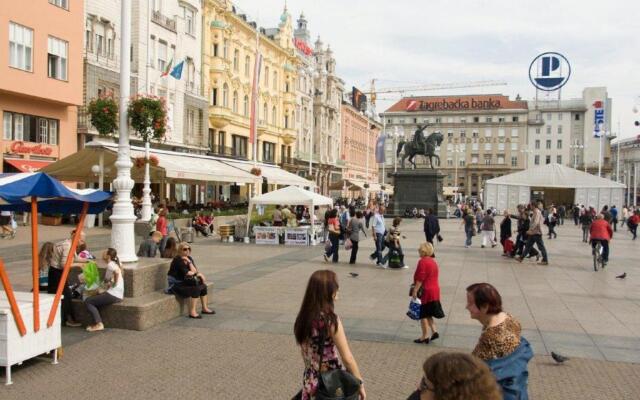 Apartment Main Square
