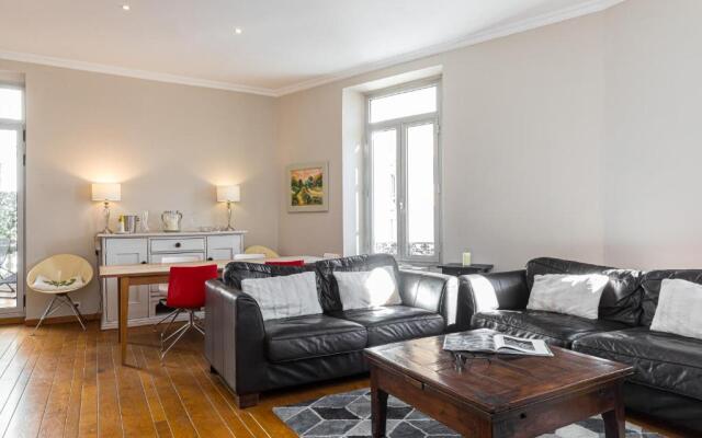 Bourgeois 3 bdrs & Large Terrace - 5mn from le Palaisdowtown