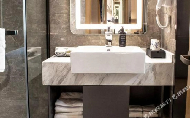 Nalanbo Yamansadian (Debao Passenger Transport Terminal)