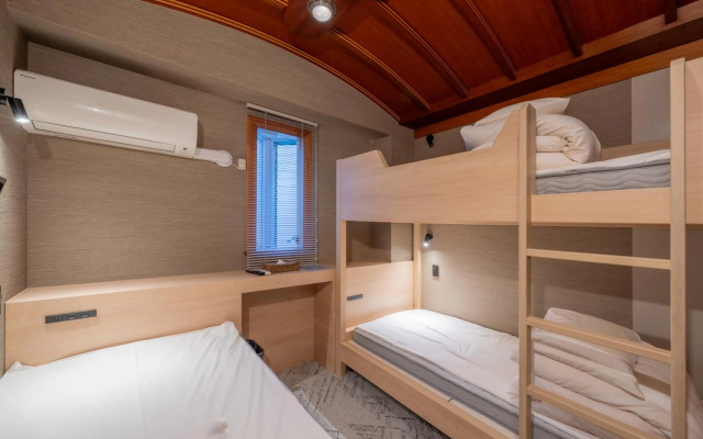 Capsule inn Osaka - Caters to Men – Guest Rooms – Osaka