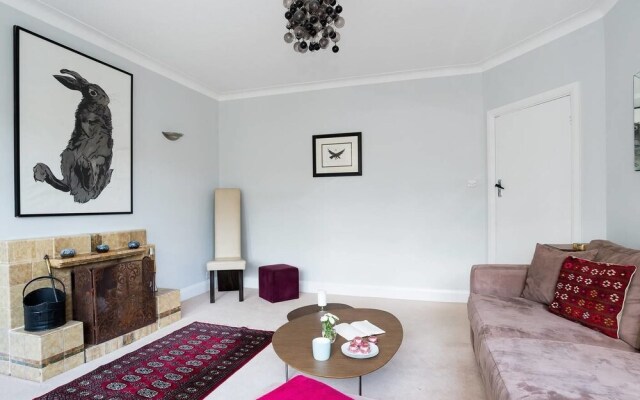 4 Bedroom House in Clapham