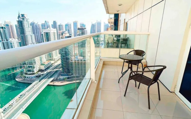 Lux High Rise Marina Apartment