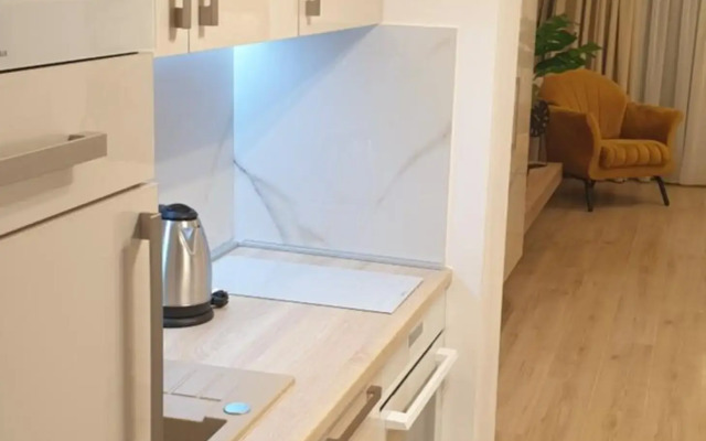 Golden Studio - private parking