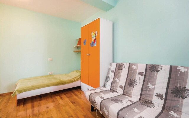 Beautiful Home in Icici With Wifi and 3 Bedrooms