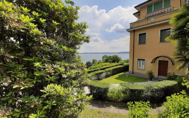Appartamento GIOIOSA 2 con giardino e vista Lago Maggiore