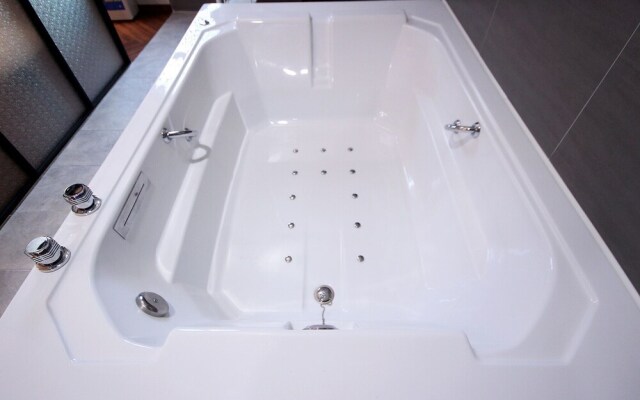 Iksan Roman Drive-in Hotel