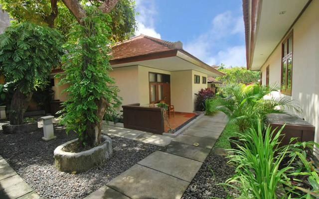 Yulia Beach Inn Kuta