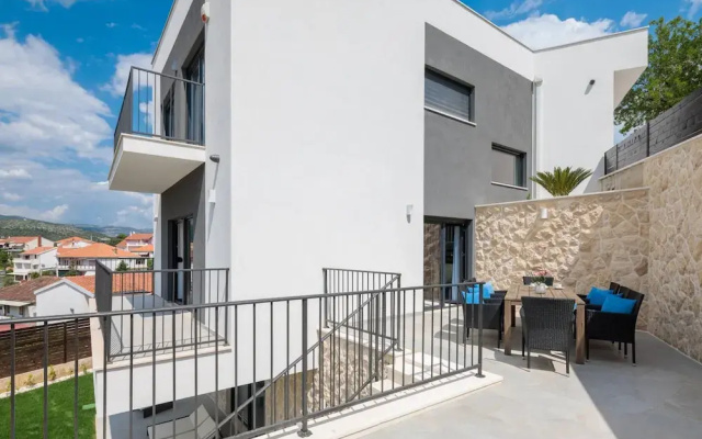 Villa Salt - 8 2 Heated Pool Trogir Near Beach