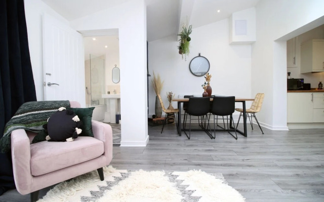 Minister House Apt 1 by Tŷ SA