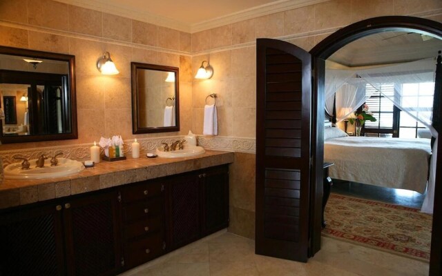 1 Bedroom Ocean View Apartment The Crane, Barbados