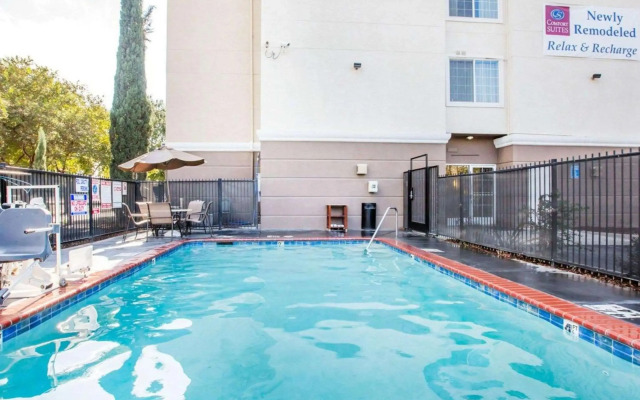 Comfort Suites