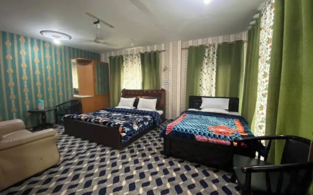 Goroomgo Ameera Srinagar