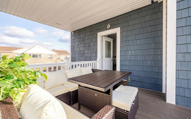 Prime Luxury with Balcony Wood Fireplace