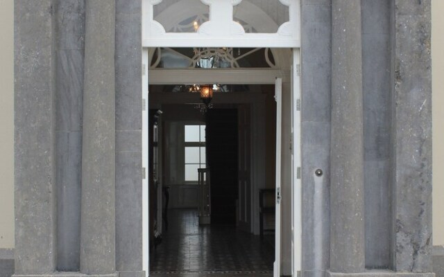 Woodville House