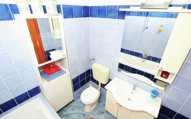 Colourful Apartment in Dalmatia With Furnished Balcony