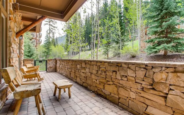 Luxury 3br Ski In-out /firepit, Pool, Sauna 3 Bedroom Condo by RedAwning