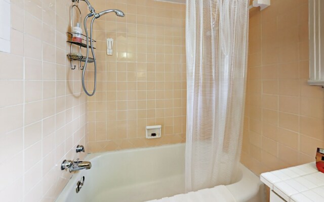 Light-Filled Charmer - 2 Br Home