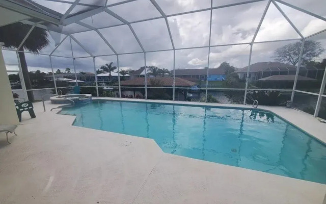 Cozy Canal 3 Bedroom Home