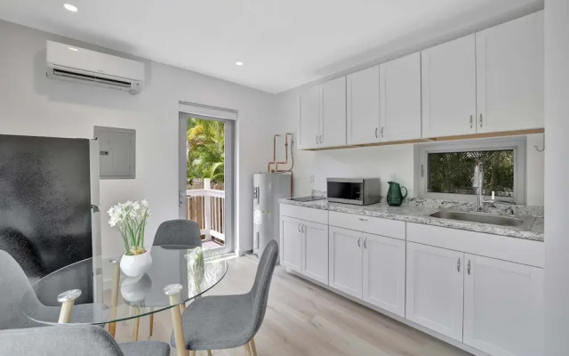 Sunshine Getaway Sleeps 4!
