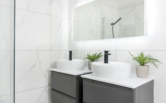 2 Bedrooms Apartment in Central London