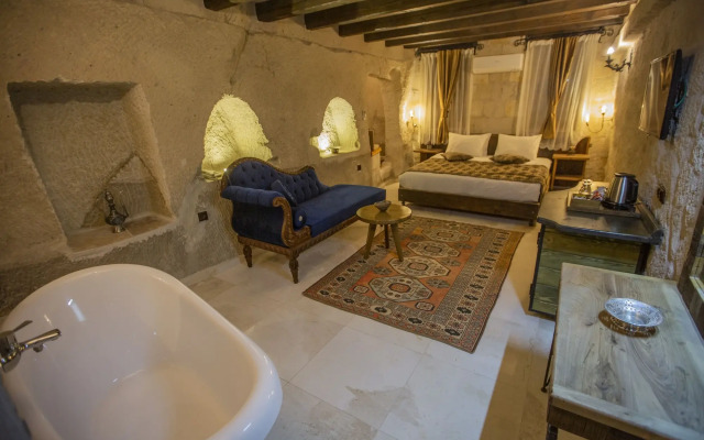 Divan Cave House