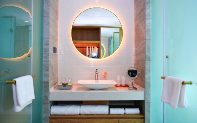 Emerald Bay Hotel Fuxian Lake