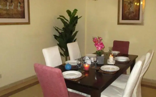 Tropical Luxury in Prime Location