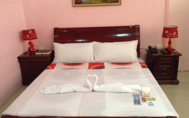 Royal Crest Hotel Restaurant and Sports Centrum