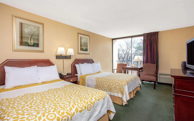 Days Inn by Wyndham College Park