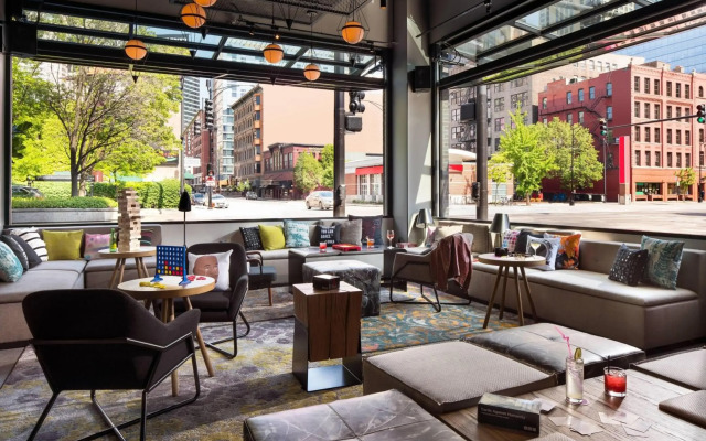 Moxy Chicago Downtown