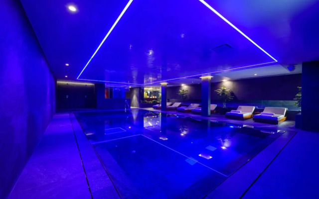 Ajax Hotel