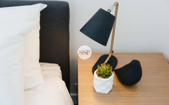 St Kilda Rd LVL4 2BDR2BATHR WIFI Albert Park