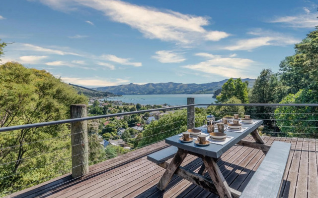 The Tree House - Akaroa Holiday Home