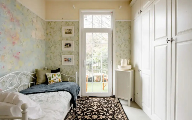 Billericay Georgian House, Sleeps 6 - Pet Friendly