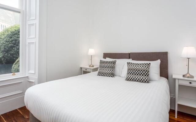 Cunningham Residence- Donnini Apartments