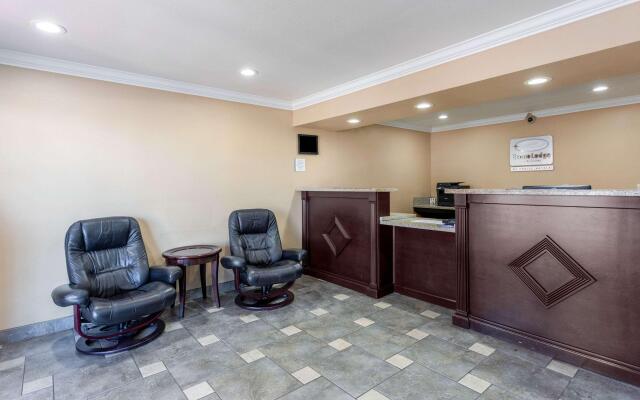 Econo Lodge Inn & Suites Escondido Downtown