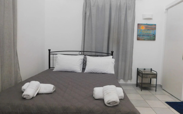 Perissa Art Villa - Kitchen & Washing Machine