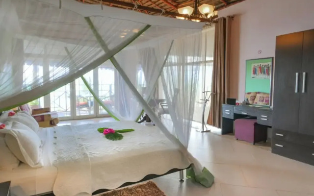 Beautiful Secluded 8 Bedroom Beach Villa With Pool