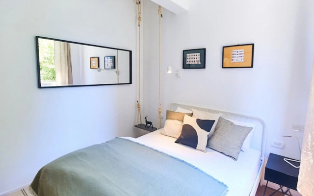 Designed Suite By The Beach