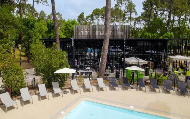 Apartment by Opal Coast Beach With Pool Access