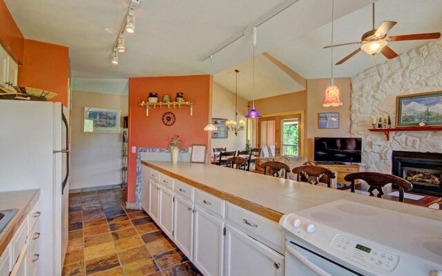 Sawmill 316 2 Br condo by RedAwning