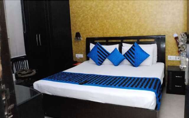 OYO 1908 Hotel Universe Inn