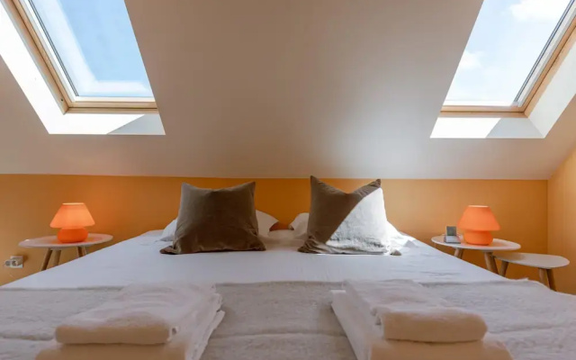 Huswell - Apartment With Sunny Terrace and Parking