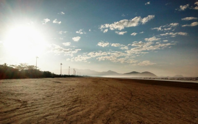 Apartamento Boraceia 200 metros da praia, com ar condicionado